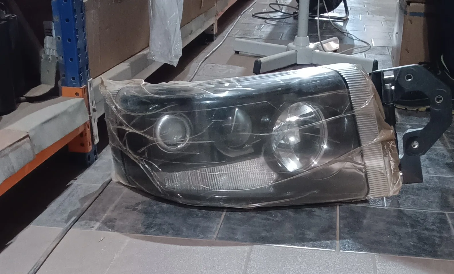Phare RENAULT DXI Fond Noir Gauche