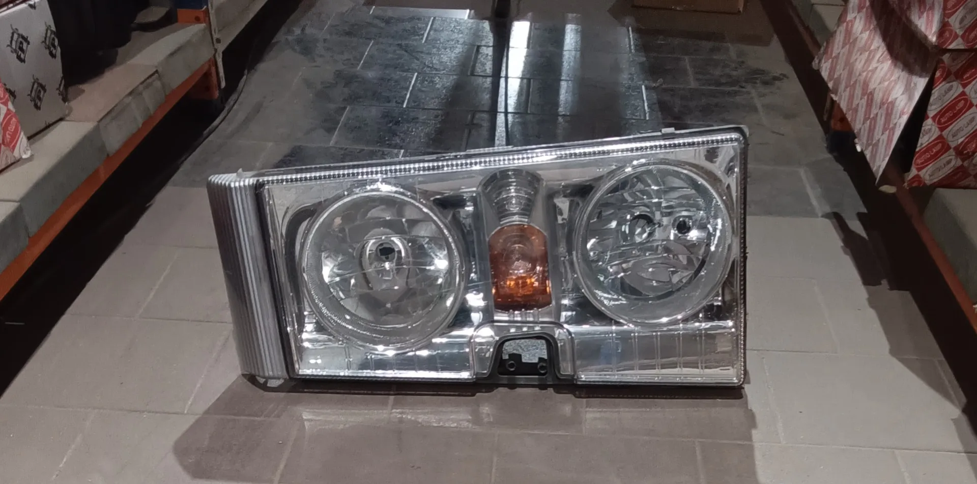 Phare RENAULT Magnum Droite