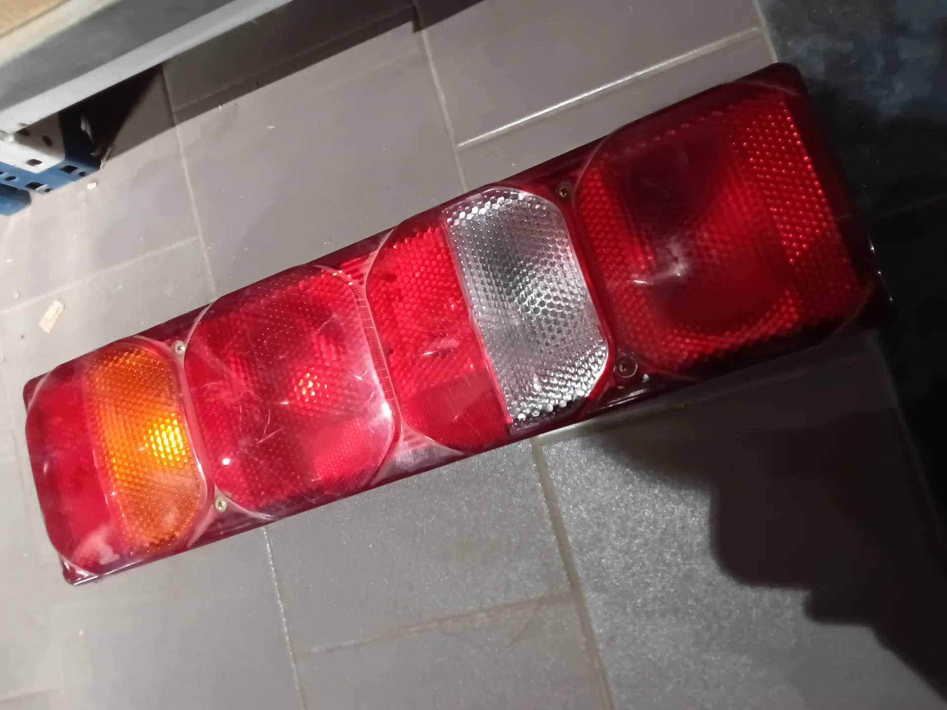 Feu ArriÃ¨re SINOTRUCK HOWO DROITE