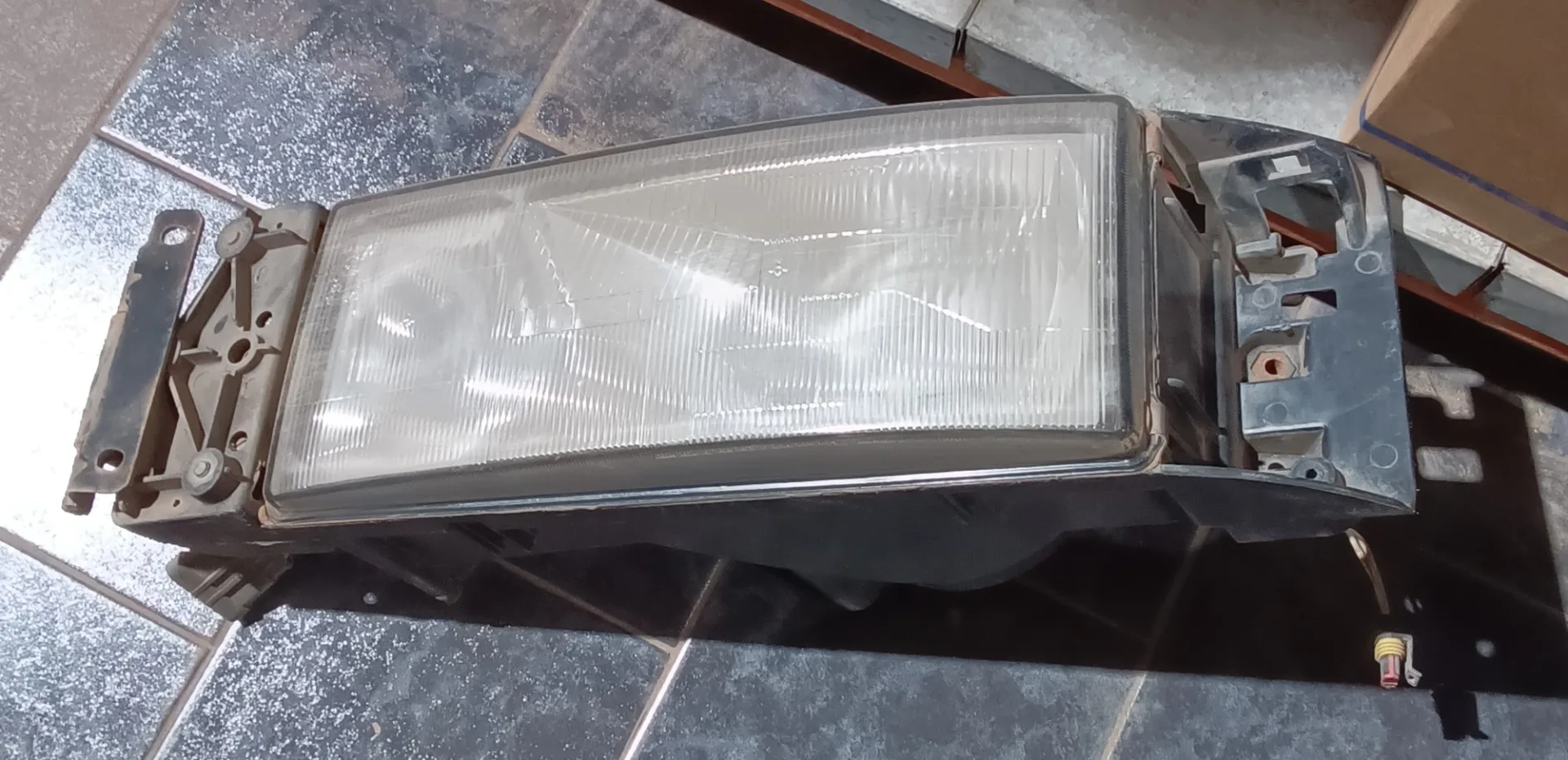 Phare IVECO Gauche