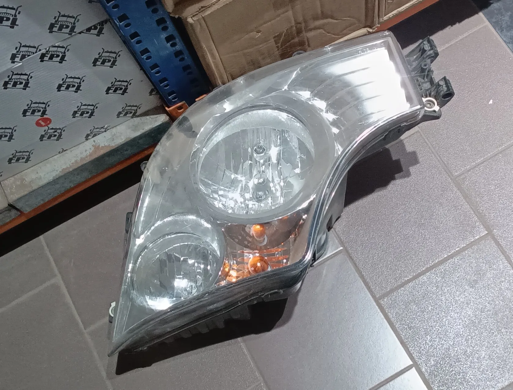 Phare MERCEDES BENZ Droite Actros MP4