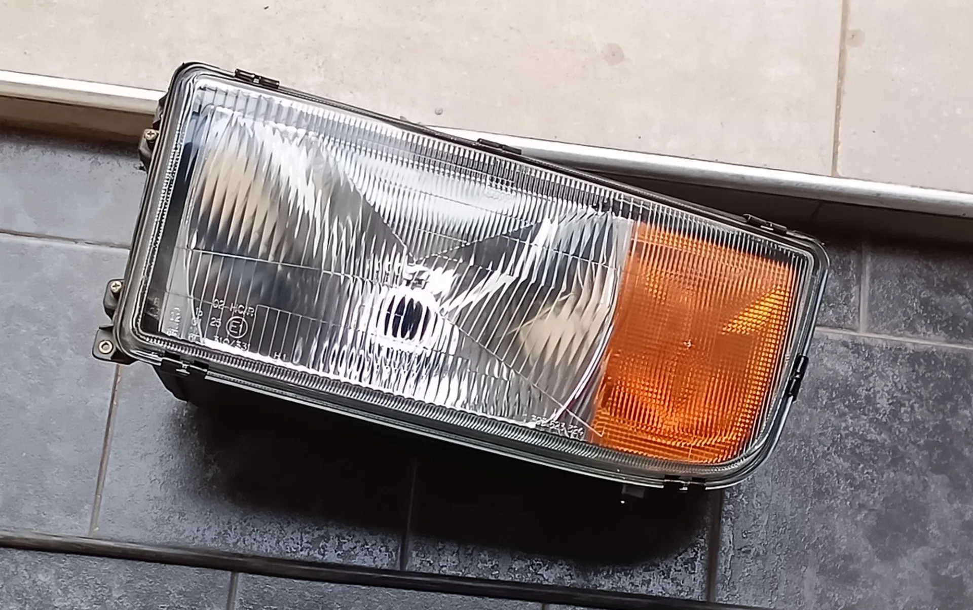 Phare MERCEDES BENZ Actros Gauche