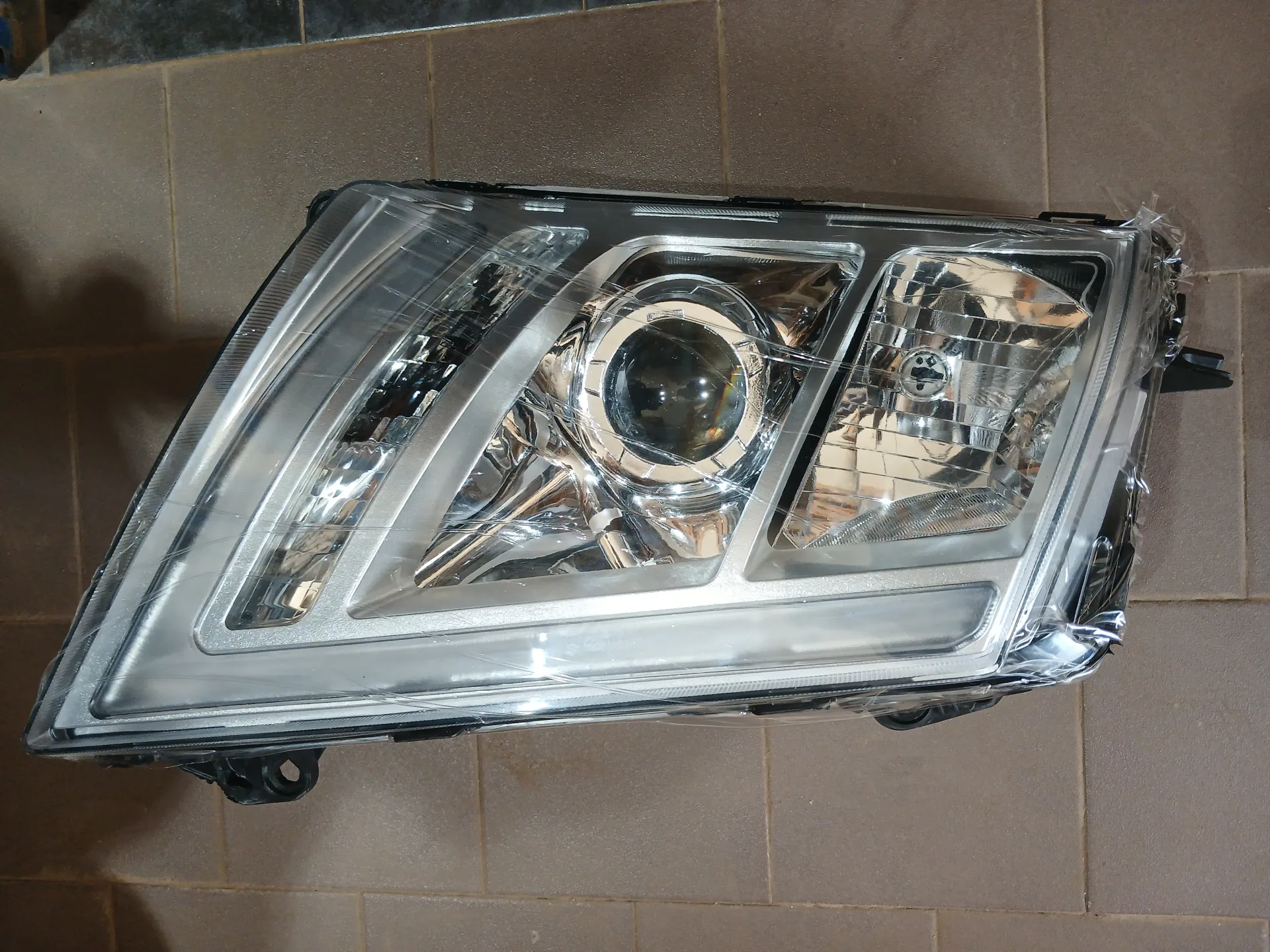 Phare VOLVO  FH4 Droite
